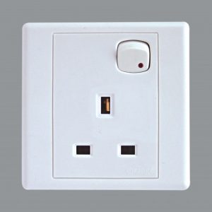 X7 13A Switched Socket Outlet